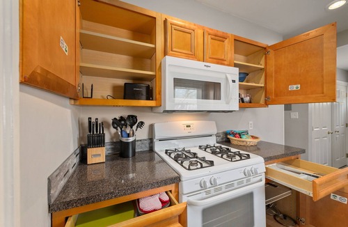 Rockhill Manor House | Serene Haven Retreat 2BR 1BTH in Holmes Rd KCMO