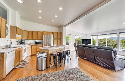Chiloquin House | Serene Home w/On-Site Pond & Decks in Chiloquin!