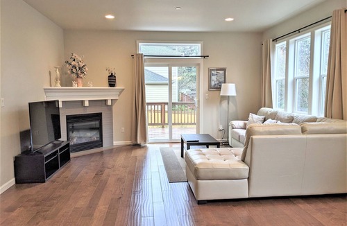 Kenmore House | Serene house with open space in quite neighborhood