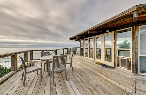 Manchester House | Serene Irish Beach Home w/Panoramic Ocean Views!