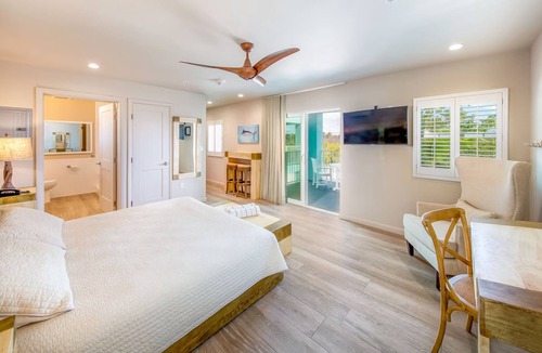 Layton Hotel | Serene Island Studio | Balcony, Pool & Kitchen