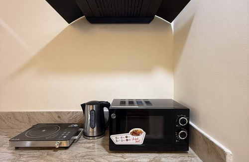 Gulberg Apartment | Serene Ivory Haven - Self Checkin apt above Imtiaz Mall , cafe's & dine in