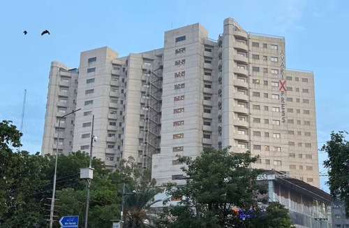 Gulberg Apartment | Serene Ivory Haven - Self Checkin apt above Imtiaz Mall , cafe's & dine in