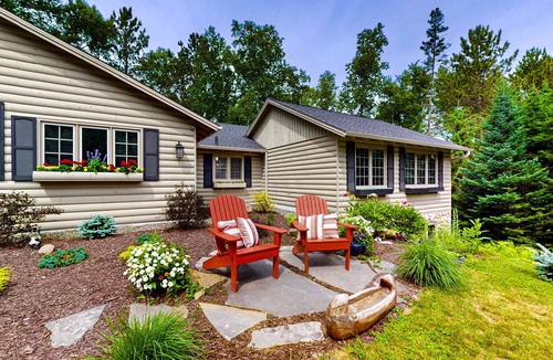 Boulder Junction House | Serene Lakefront Home w/Wifi, docks, kayaks, gas grill, fire pit & more