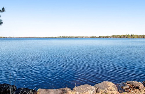Three Lakes Cabin | Serene lakefront cabin with kayaks, fire pit, grill, WiFi, & Netflix