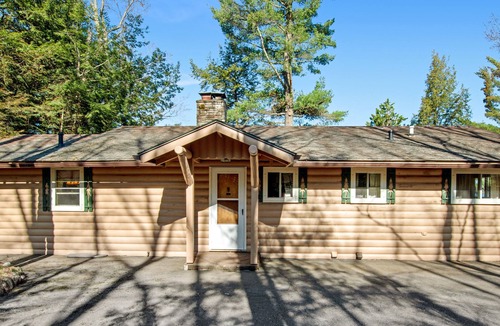 Three Lakes Cabin | Serene lakefront cabin with kayaks, fire pit, grill, WiFi, & Netflix