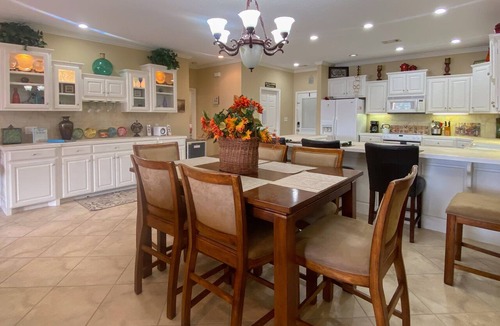 Lake Hamilton Condo | Serene lakefront condo with stunning views, private boat slip, and spacious deck