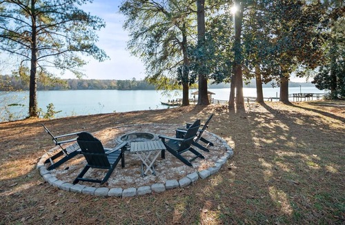 Belmont House | Serene Lakefront Home on Lake Wylie | Belmont