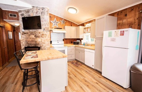 Luray House | Serene mountain getaway/Beautiful Views/Dog friendly