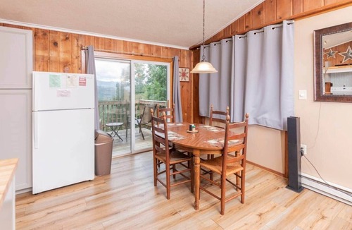Luray House | Serene mountain getaway/Beautiful Views/Dog friendly