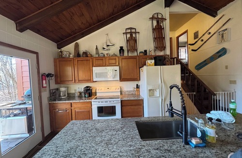 Wolf Laurel House | Serene Mountain Retreat on Wolf Laurel Golf Course – Views of Hatley Pointe Ski