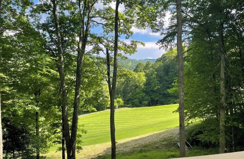 Wolf Laurel House | Serene Mountain Retreat on Wolf Laurel Golf Course – Views of Hatley Pointe Ski