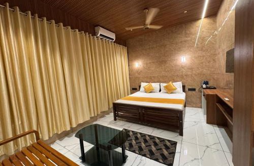Anachal Hotel | Serene Mountains Munnar - Glass Villa