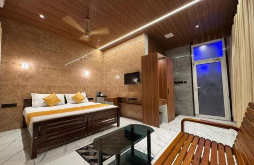 Anachal Hotel | Serene Mountains Munnar - Glass Villa