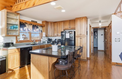 Mountain Base House | Serene Mountaintop Cabin w/Views near Snowshoe!