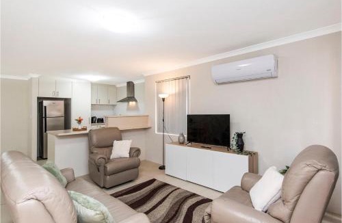 Gosnells Villa | Serene Oasis - 3 Bedroom Getaway