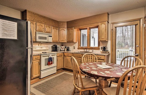 Orchard Park Apartment | Serene Orchard Park Apartment: Large Yard & Patio!