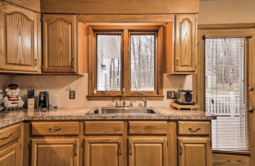 Orchard Park Apartment | Serene Orchard Park Apartment: Large Yard & Patio!