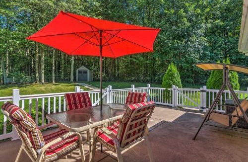 Orchard Park Apartment | Serene Orchard Park Apartment: Large Yard & Patio!