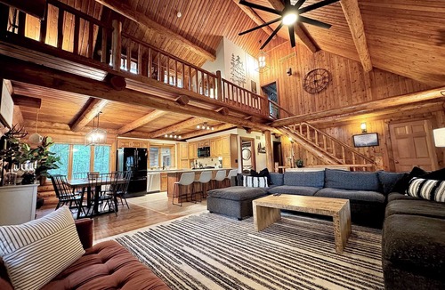 Lawndale Cabin | Serene Private Luxury Escape w/Beautiful Porches, Spa Patio & Fun Game Rooms