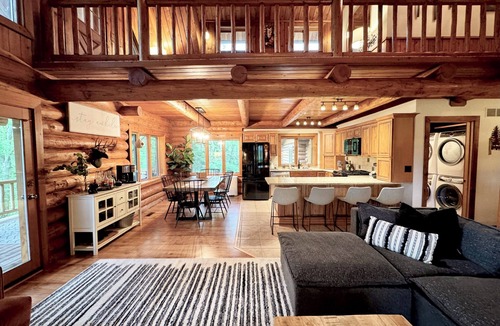 Lawndale Cabin | Serene Private Luxury Escape w/Beautiful Porches, Spa Patio & Fun Game Rooms