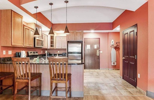 Wisconsin Dells Apartment | Serene river-view condo + perks + two fireplaces