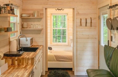 Sylva House | Serene, Romantic Getaway, Outdoor Shower, and Hiking!