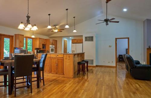 Cuddebackville House | Serene Rustic Retreat with Lake