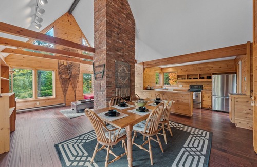 Clearview Cottage | Serene & Spacious Home in Creemore Countryside