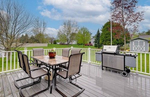 Stevens Point House | Serene Stevens Point Retreat w/ Sunroom!