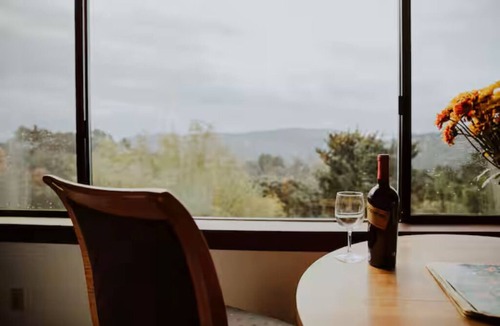 Tamalpais-Homestead Valley Apartment | Serene Studio Retreat in Charming Mill Valley perfect for relaxing stays