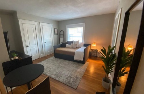 Hanover Place Apartment | Serene studio with AC w/d in building steps from the streetcar