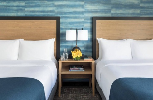 Fisherman's Wharf Hotel | Serene Two Queens, Caza, Steps from Waterfront, Chic Room