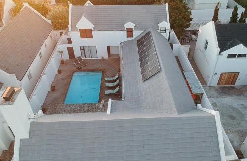 Stompneusbaai Villa | Serene Villa, Britannia Bay overlooking the beach