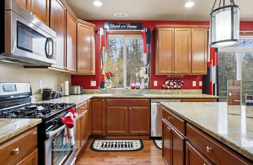 Mill Creek House | SERENE VILLA: Romantic get-away while WFH