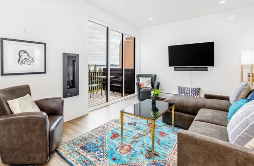 South Addition Condo | Serene waterfront condo with balcony, full kitchen & washer/dryer - dogs welcome