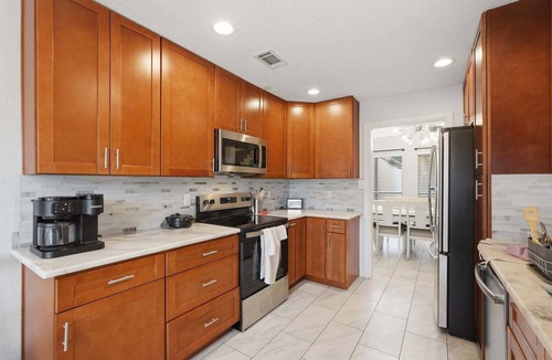 Crosby House | Serene Waterfront Haven Spacious 3BR Townhouse In Newport