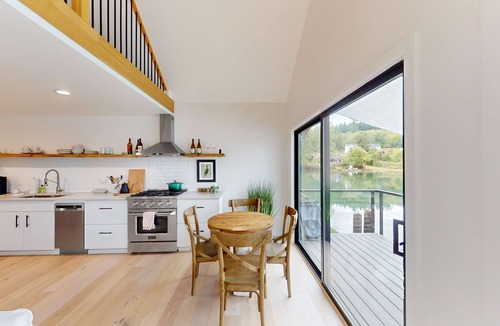 Fox Island Cottage | Serene waterfront home with gorgeous deck & views of the cove/mountains