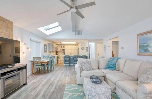 Blaine House | Serene Waterfront Retreat