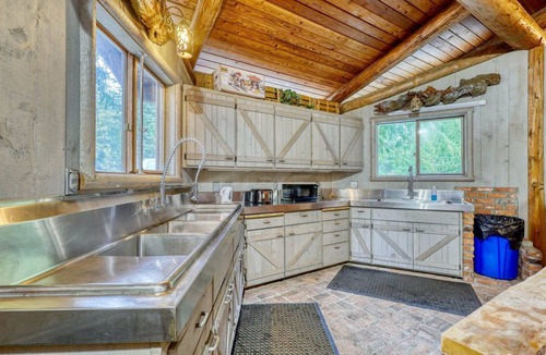 Anacortes Cabin | Serenely Rustic Cabin Haven near Whistle Lake in Washington