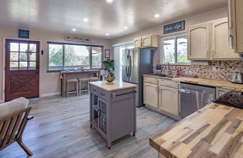 Copperopolis House | Serenity at the Lake for Large Family