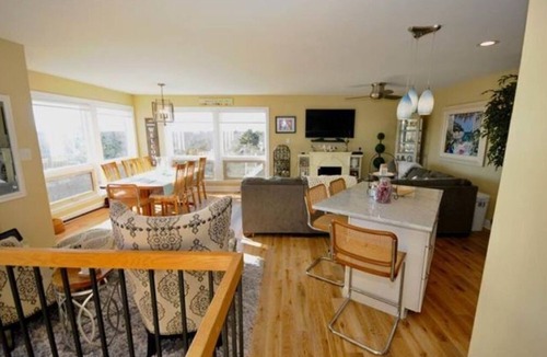Southend House | *Serenity Beach Front*