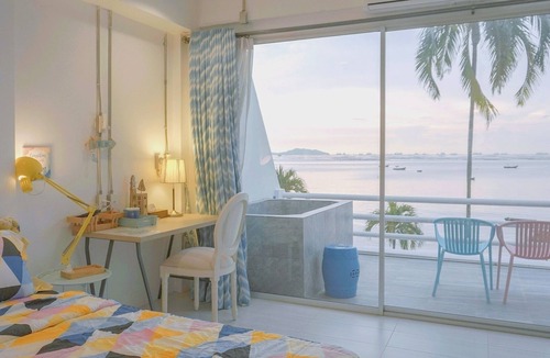 Si Racha Villa | Serenity Beachfront room - Private beach - Near Bangkok/Pattaya