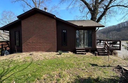 Zanesville House | Serenity by the River