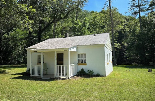 Max Meadows Cottage | Serenity Creek Cabin located in the Blue Ridge Mountains of VA
