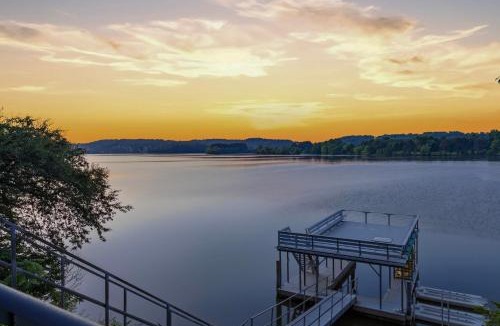 Harriman House | Serenity Dock on Watts Bar Lake- Main Channel View
