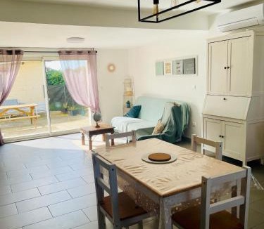 Servian Apartment | SERENITY Gite dans propriété avec jardin, terrasse, wifi, piscine et parking entre Béziers et Pezenas