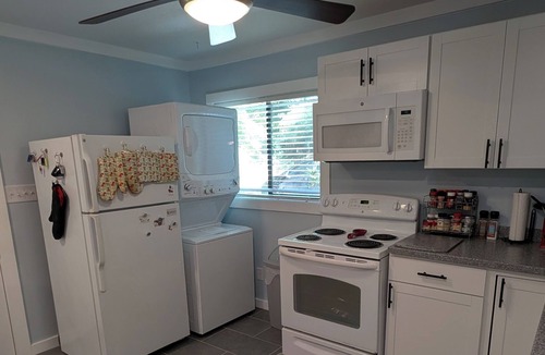 Bergton Cabin | Serenity Haven - dog-friendly cabin w/hot tub, firepit, grill, fireplace, Wi-Fi