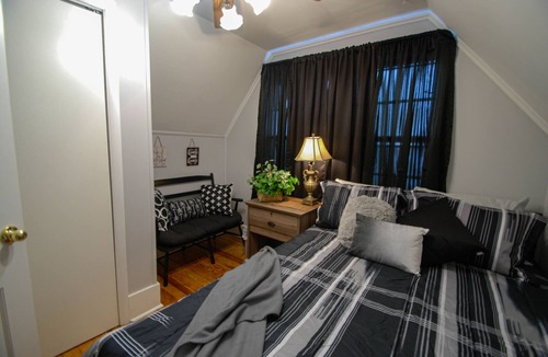 Sapulpa House | Serenity in Sapulpa sleeps 21 - 15 minutes to Tulsa