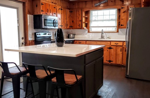 Hermitage House | Serenity in the Country and Lake yet Close to Everything